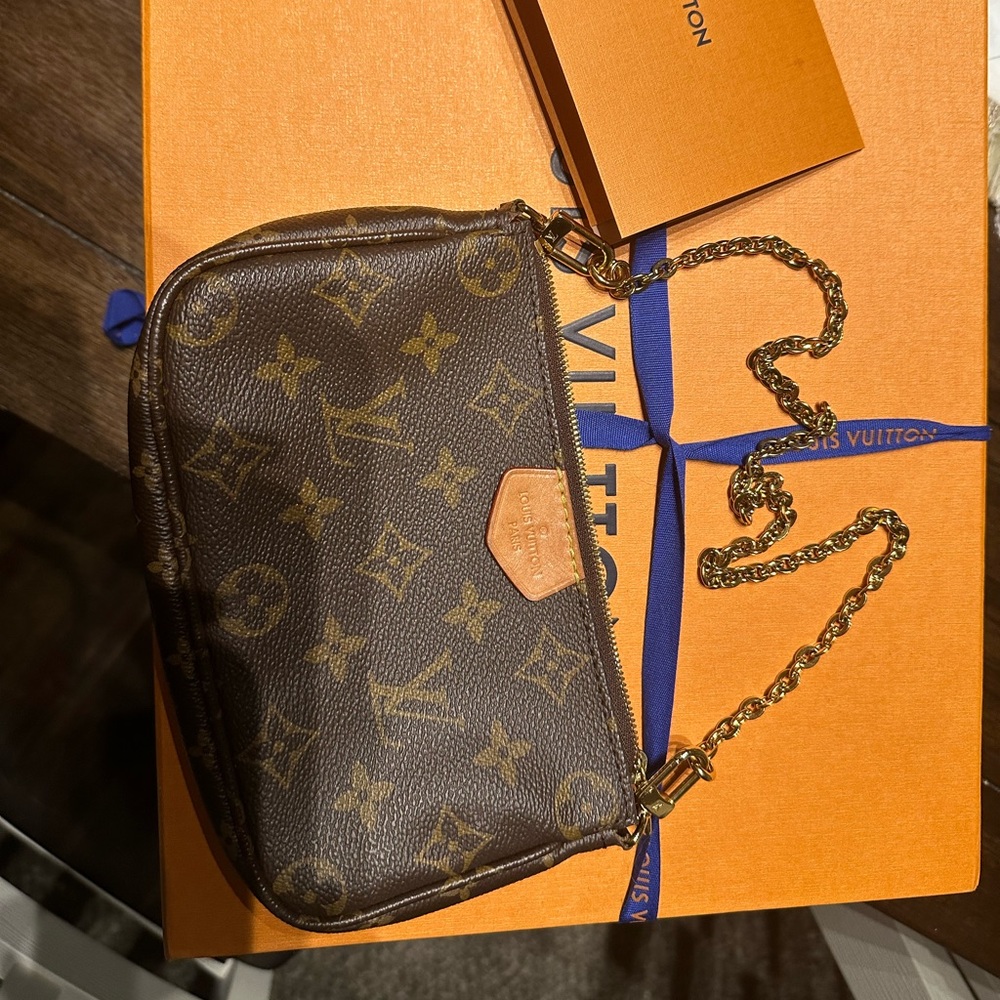 Louis Vuitton Clutch
